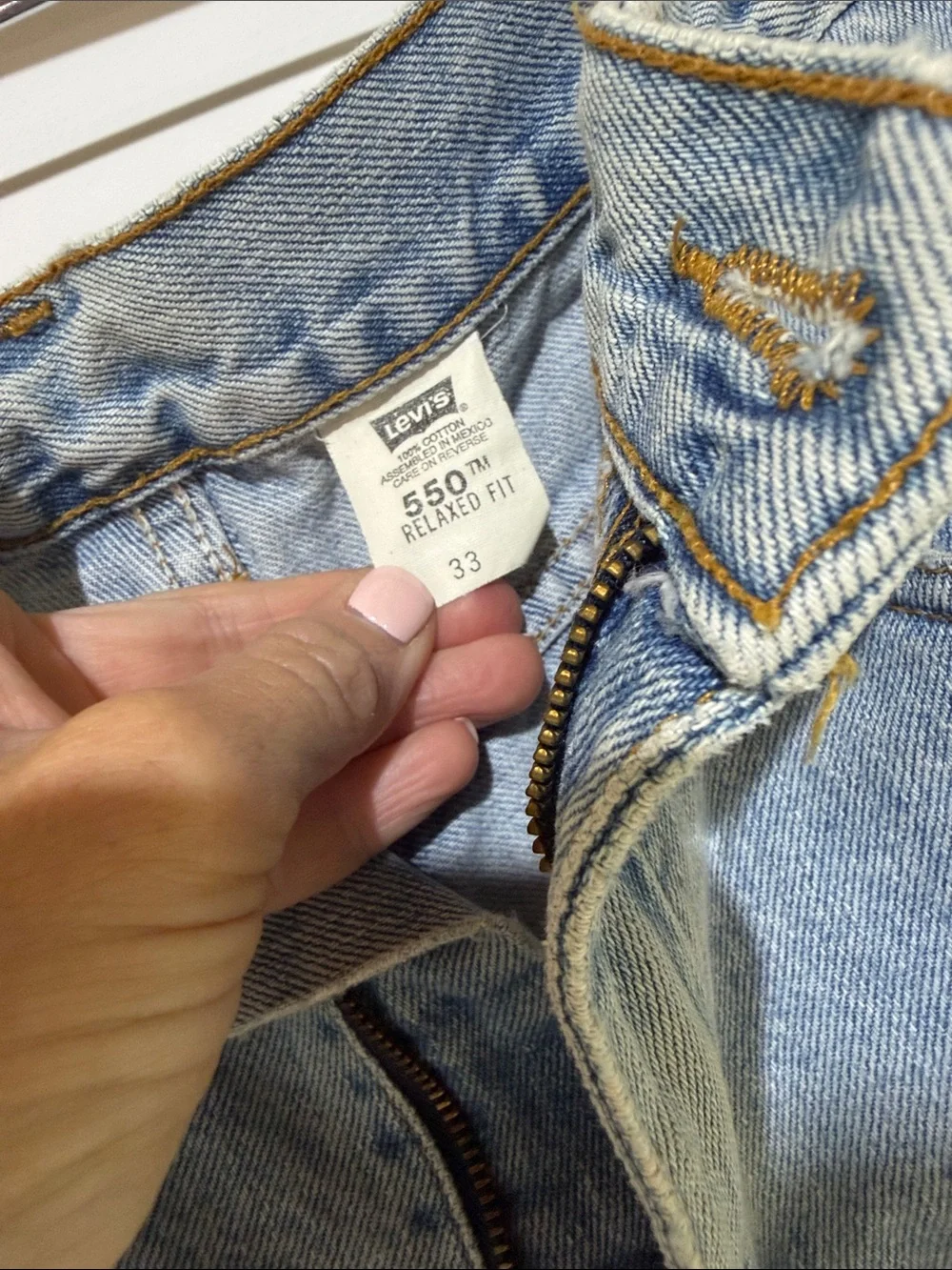 Vintage Y2K Levi’s 550 Denim Jorts Shorts 2000s Relaxed Fit Light Wash size 33”